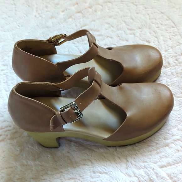 Old Navy Shoes - Old Navy Brown Heels Size 8